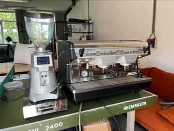 Nouva Simonelli Appia2 2 groeps espressomachine met molen beschikbaar voor biedingen