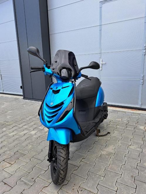 Piaggio Zip 4T Scooter Glans Blauw FULL OPTION 45km/u (Brom), Fietsen en Brommers, Scooters | Aprilia, Zo goed als nieuw, Overige modellen