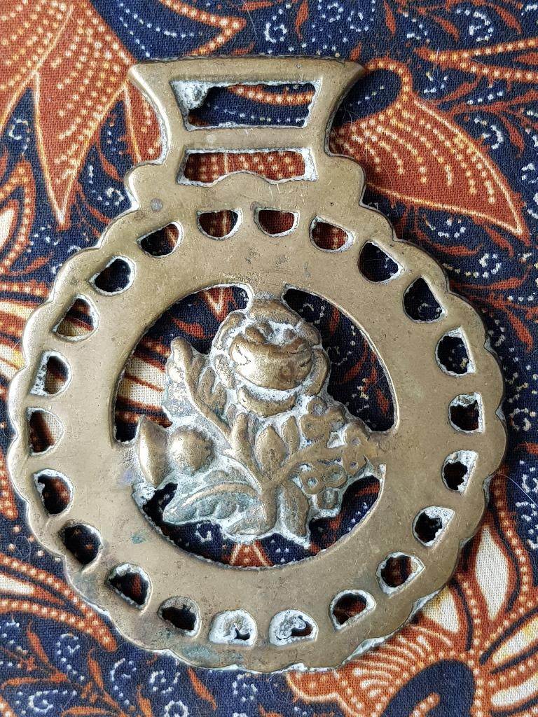 Antiek kleppermannetje uit Engeland met een roos 9 cm. 1890., Ophalen of Verzenden, Koper