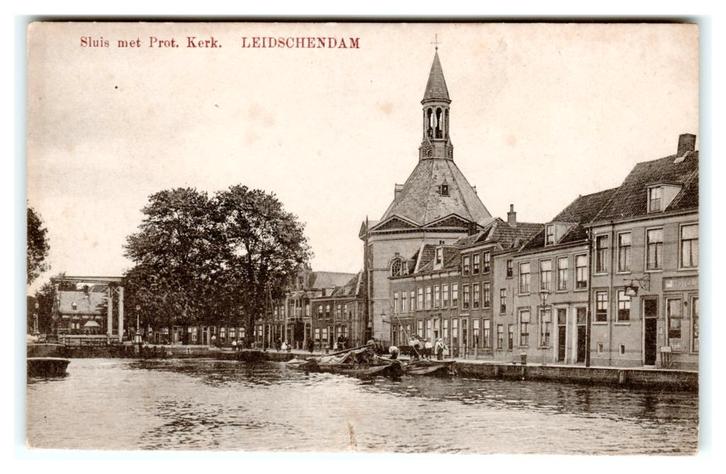 Leidschendam, Sluis met Prot. Kerk, Verzamelen, Ansichtkaarten | Nederland, Ongelopen, Zuid-Holland, 1920 tot 1940, Verzenden