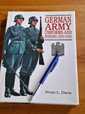 German Army Uniforms and Insignia 1933-1945 beschikbaar voor biedingen