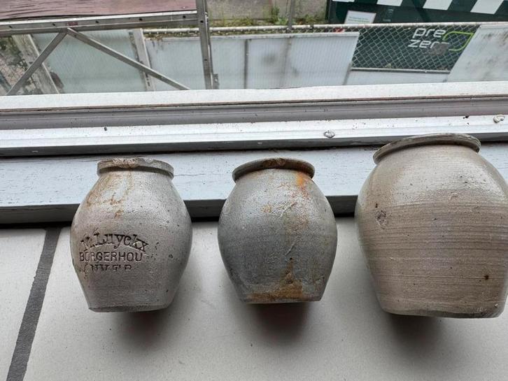 Bodemvondst 1800 Drie stuks Keulse aardewerk mosterdpotjes, Antiek en Kunst, Antiek | Keramiek en Aardewerk, Verzenden