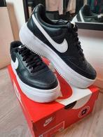 Zwarte Nike. Hoge zool. Maat 37.5. Nike Court Vision Alta, Zwart, Nike, Ophalen of Verzenden, Sneakers of Gympen