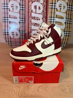 Nike Dunk High - Sail Team Red, Kleding | Heren, Ophalen of Verzenden, Nieuw, Overige kleuren