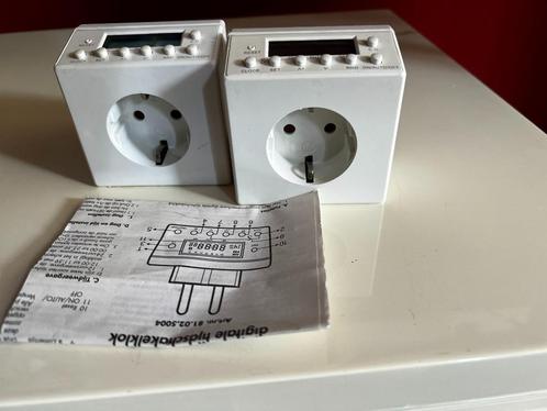 2 digitale tijdsschakelklok, Huis en Inrichting, Overige Huis en Inrichting, Zo goed als nieuw, Ophalen of Verzenden