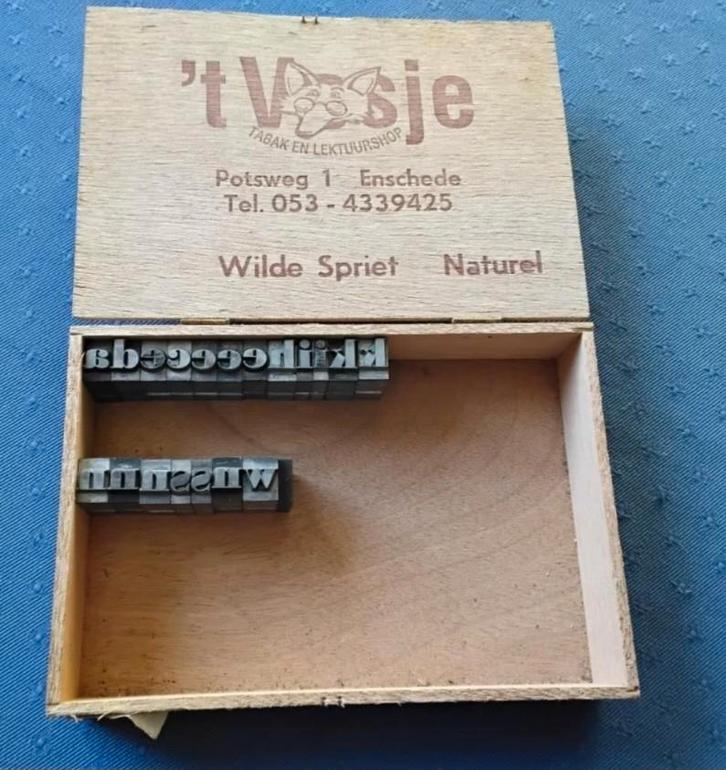 Verzameling loden drukletters, Antiek en Kunst, Antiek | Gereedschap en Instrumenten, Ophalen