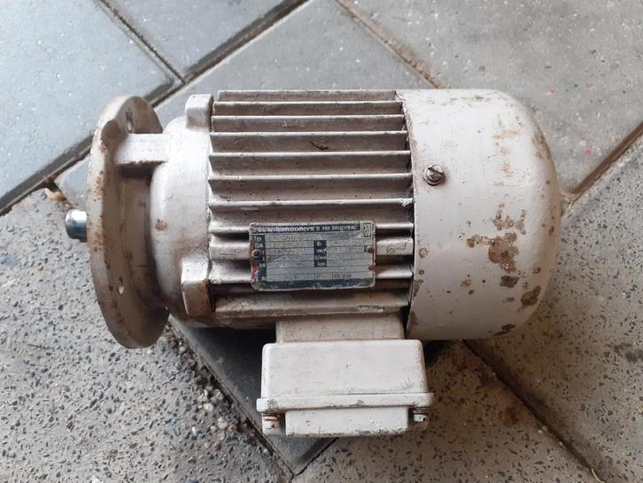Elektromotor 380v 0,75 kw, Doe-het-zelf en Verbouw, Motoren, Elektromotor, Ophalen