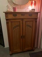 Oude kast. Bovenblad verdient beetje aandacht., Antiek en Kunst, Ophalen