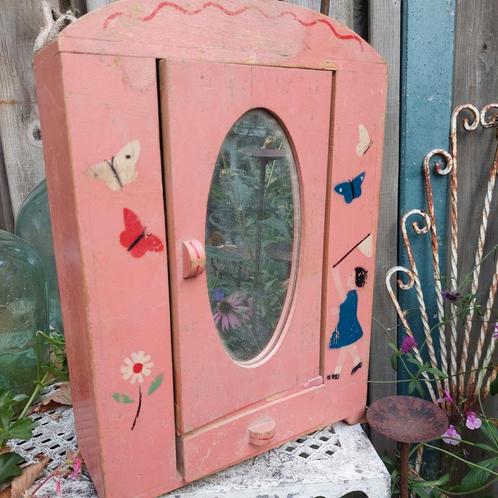 Brocant oud roze poppen kastje van hout, Antiek en Kunst, Curiosa en Brocante, Ophalen of Verzenden