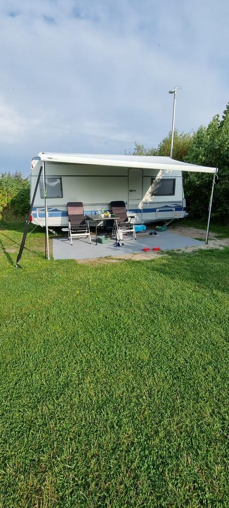 Fendt platin - nieuwe luifel, mover, frans bed, rondzit, Caravans en Kamperen, Caravans, Particulier, tot en met 4, Rondzit, Fendt