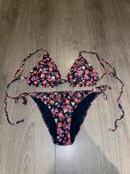 Distrikt flower bloemen ruffle triangle bikini set mt M, Distrikt, Zwart, Ophalen of Verzenden, Zo goed als nieuw