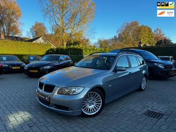 BMW 3-serie Touring 325xi 4x4|Youngtimer|Trekhaak|Leder|Navi beschikbaar voor biedingen