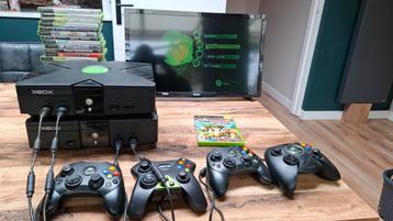 2x XBOX classic, 4 controllers, 24 spellen beschikbaar voor biedingen