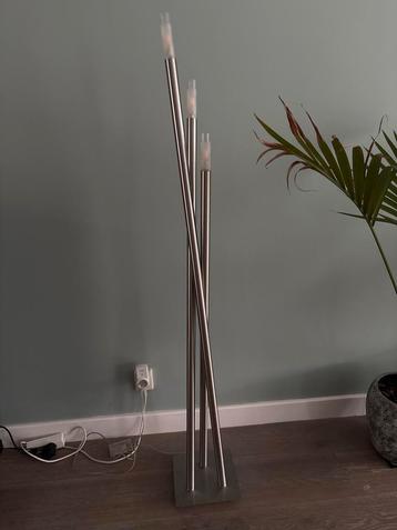 Mooie Staande Lamp beschikbaar voor biedingen