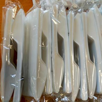 Messen plastic grote doos met +/- 2000 stuks beschikbaar voor biedingen