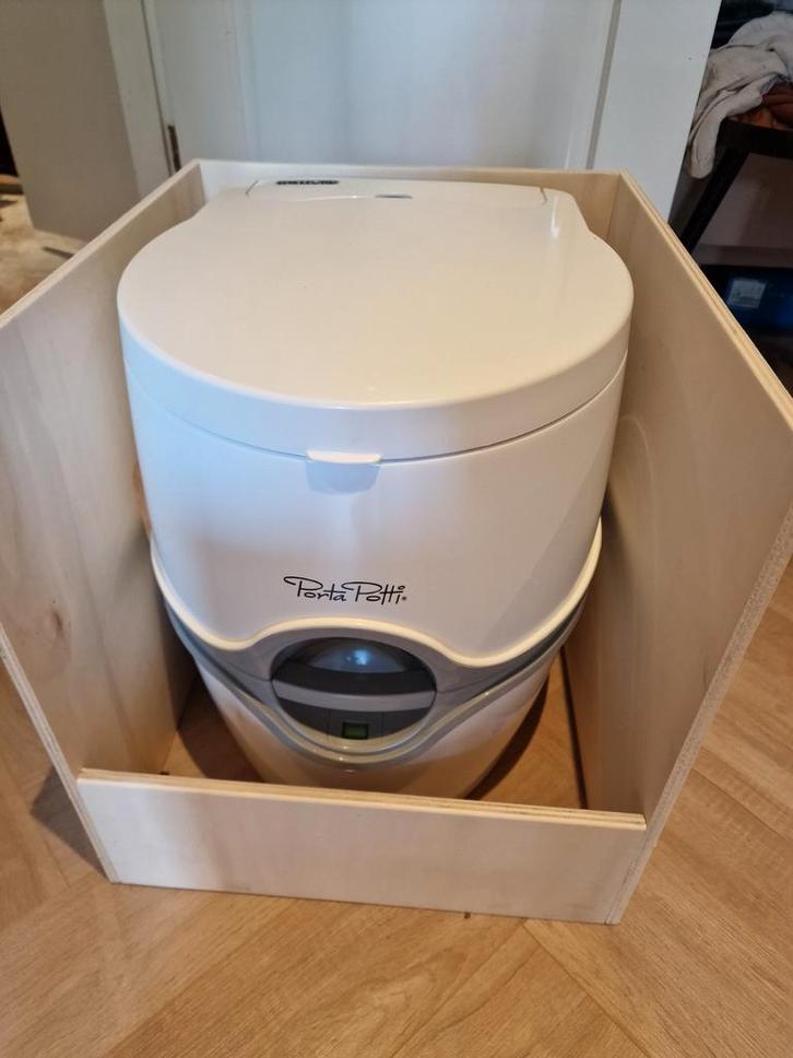 Porta Potti 565E met Ombouw, Caravans en Kamperen, Kampeeraccessoires, Gebruikt, Ophalen