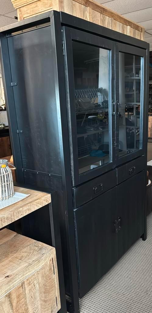 Kast Britt zwart hoog, Huis en Inrichting, Kasten | Vitrinekasten, Nieuw, 150 tot 200 cm, 100 tot 150 cm, 25 tot 50 cm, Met lade(s)