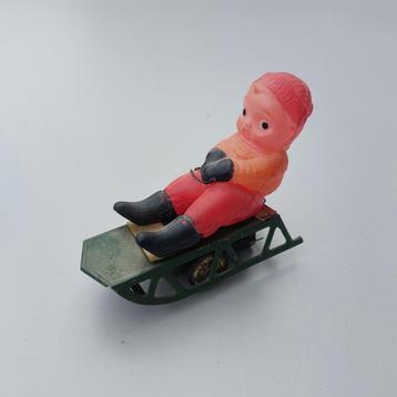 Celluloid speelgoed mannetje op slee made in Japan beschikbaar voor biedingen