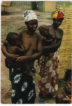 Senegal Jonge moeders 1981 / Young Mother -blote borsten., Verzenden, 1980 tot heden, Gelopen, Buiten Europa
