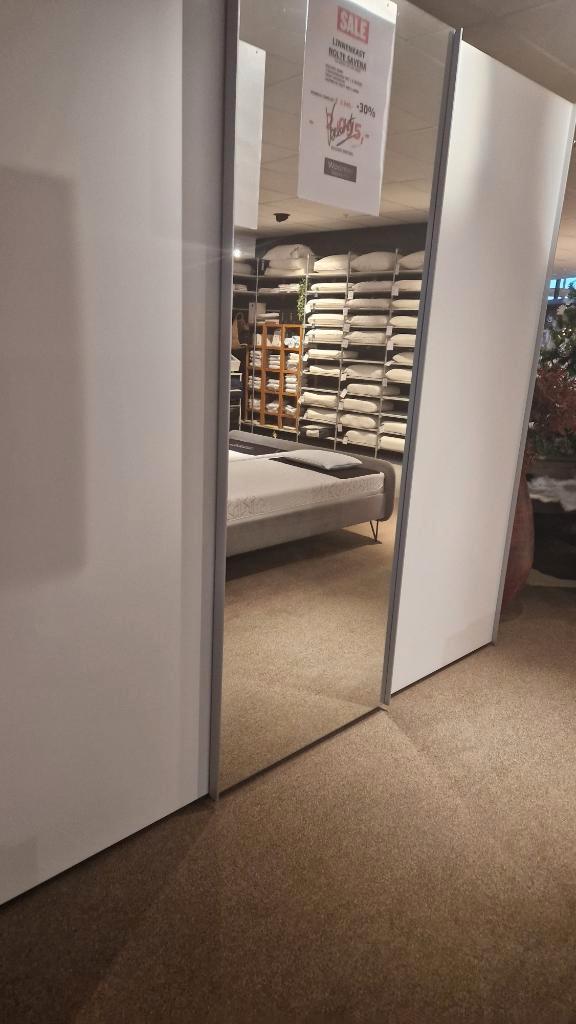 Exclusieve Nolte schuifdeurkast  270 breed en 240 hoog grijs, Huis en Inrichting, Kasten | Kledingkasten, Zo goed als nieuw, 200 cm of meer