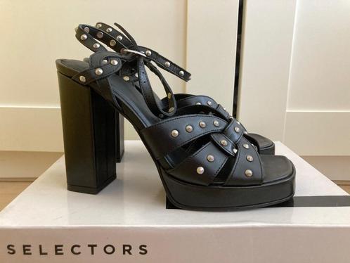 NIEUW Bronx sandalen met hak, zwart met studs, mt 39, Kleding | Dames, Schoenen, Nieuw, Sandalen of Muiltjes, Zwart, Ophalen of Verzenden