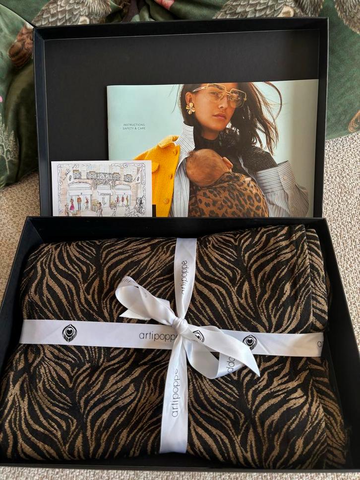 Nieuw in doos: Artipoppe Draagdoek/ babywrap Zebraprint, Kinderen en Baby's, Babydragers en Draagdoeken, Nieuw, Draagdoek, Buik, Rug of Zij