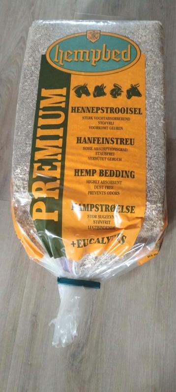 Hennepstrooisel met eucalyptus 15 liter knaagdier / paard