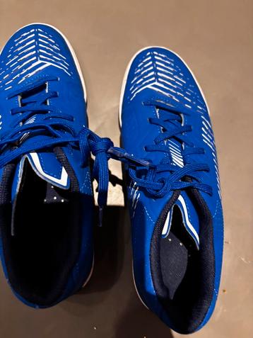 Zaalvoetbalschoenen ginka 500 mt 40 decathlon beschikbaar voor biedingen