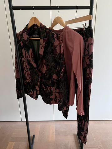 Prachtig Mos Mosh Pak met Bloemenprint en Bijpassende Blouse beschikbaar voor biedingen
