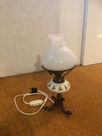 Tafel lampje beschikbaar voor biedingen