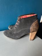 Tommy hilfiger donkerblauwe hak laarsjes maat 39, Blauw, Ophalen of Verzenden, Zo goed als nieuw, Schoenen met hoge hakken