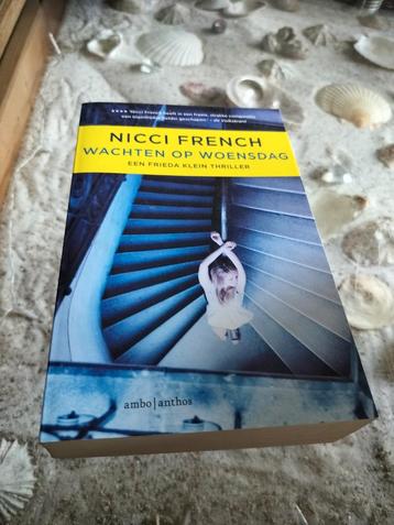 Nicci French - Wachten op woensdag beschikbaar voor biedingen