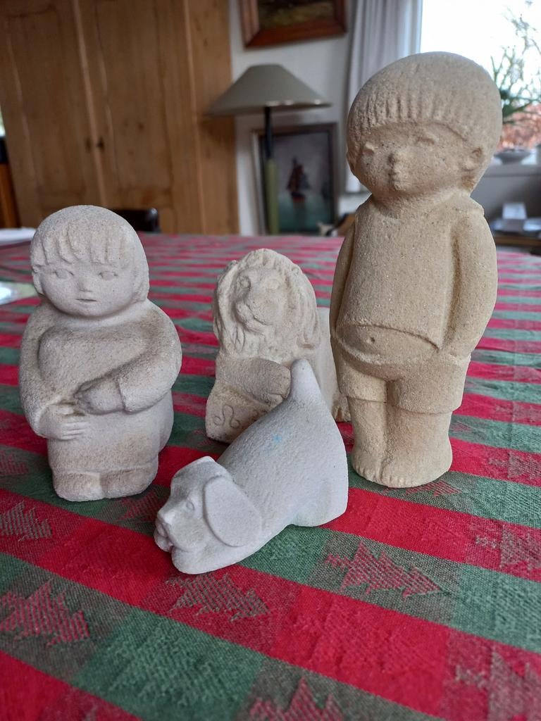 Stenen beeldjes. Crème kleurig .Mar Bell.grootste 16 cm meis, Verzamelen, Beelden en Beeldjes, Ophalen of Verzenden, Gebruikt