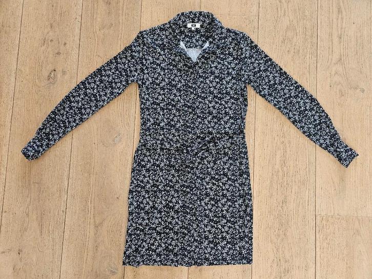 Zwart-witte jurk met bloemetjes maat S van WE, Kleding | Dames, Jurken, Zo goed als nieuw, Maat 36 (S), Zwart, Boven de knie, Ophalen of Verzenden
