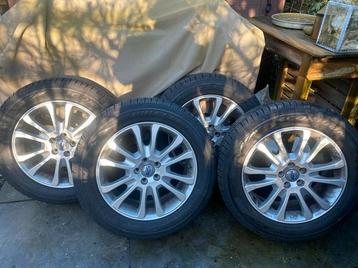 Winterbanden Pirelli met Volvo XC velgen 18 inch beschikbaar voor biedingen