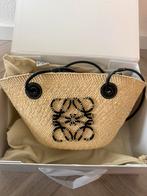 Loewe Anagram Basket (Small), Sieraden, Tassen en Uiterlijk, Tassen | Damestassen, Ophalen of Verzenden, Nieuw