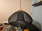 Mooie hanglamp van zwart rotan, boho style, Huis en Inrichting, 50 tot 75 cm, Hout, Ophalen of Verzenden, Zo goed als nieuw