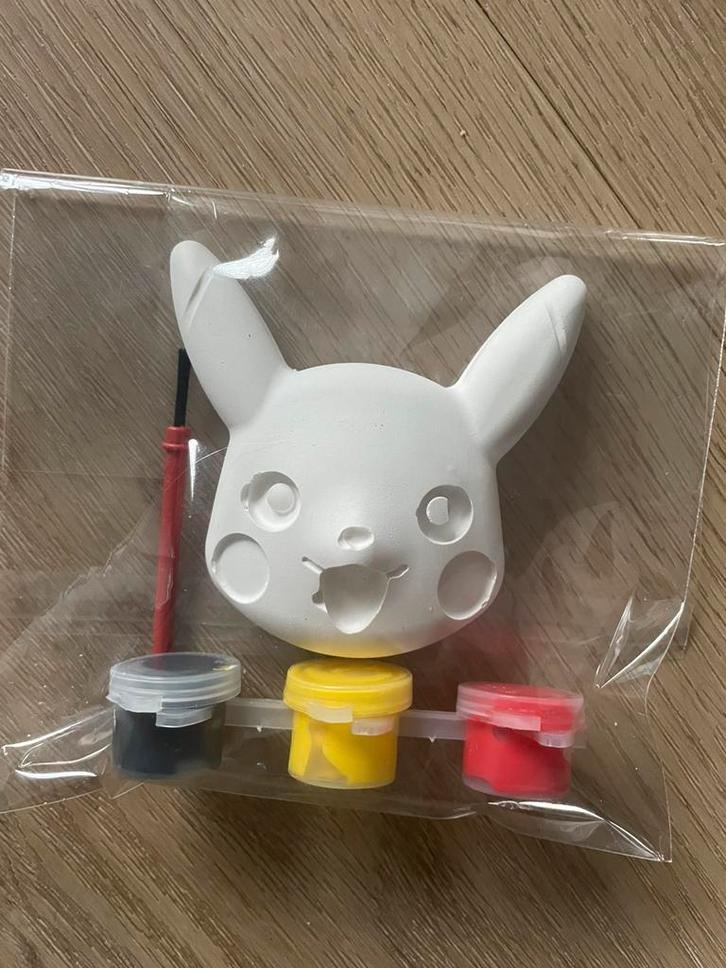 Pikachu Traktatie - Verf je eigen Pokémon!, Hobby en Vrije tijd, Knutselen, Nieuw, Knutselwerk, Ophalen of Verzenden
