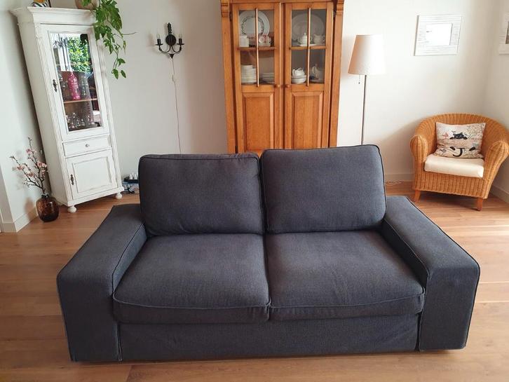 ( Bijna) nieuwe 2 zits bank Kivik Ikea antraciet grijs, Huis en Inrichting, Banken | Bankstellen, Zo goed als nieuw, Tweepersoons