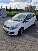 Kia Rio 1.2 I 5DRS 2013 Wit, Auto's, Kia, 450 kg, 4 cilinders, Wit, Origineel Nederlands