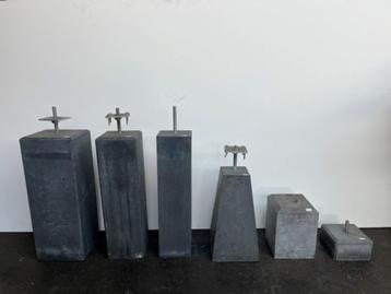 Betonpoeren en hardstenen sokkels scherp geprijsd! beschikbaar voor biedingen