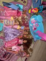 Barbies (9 stuks)+ toebehoren, Kinderen en Baby's, Speelgoed | Poppen, Ophalen, Zo goed als nieuw, Barbie