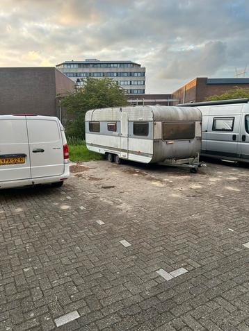 Opknap caravan, festival caravan, tandemasser beschikbaar voor biedingen