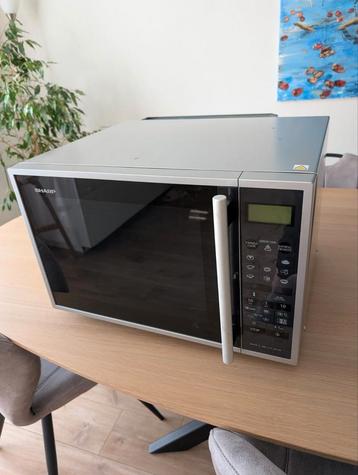 Sharp combimagnetron met grill- en ovenfunctie. beschikbaar voor biedingen