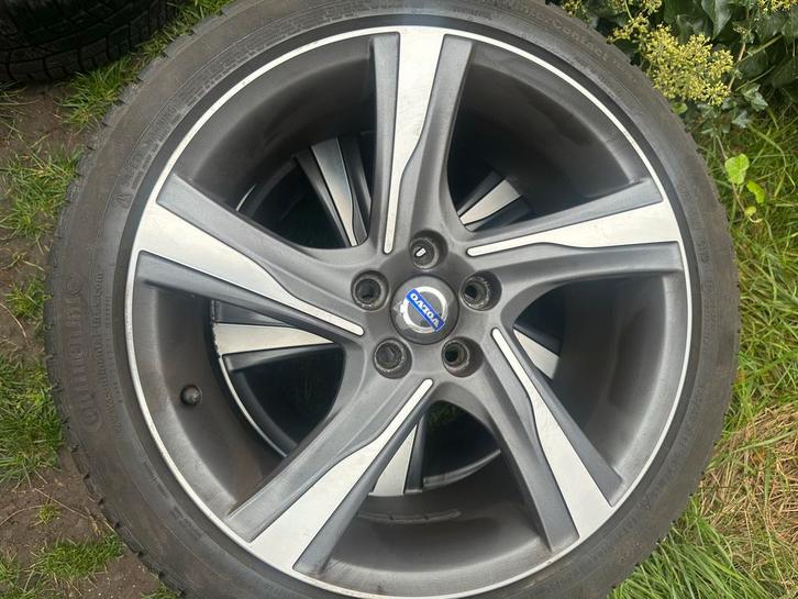 Volvo 18 inch velgen met Continental winterbanden, Auto-onderdelen, Banden en Velgen, Banden en Velgen, Winterbanden, 18 inch