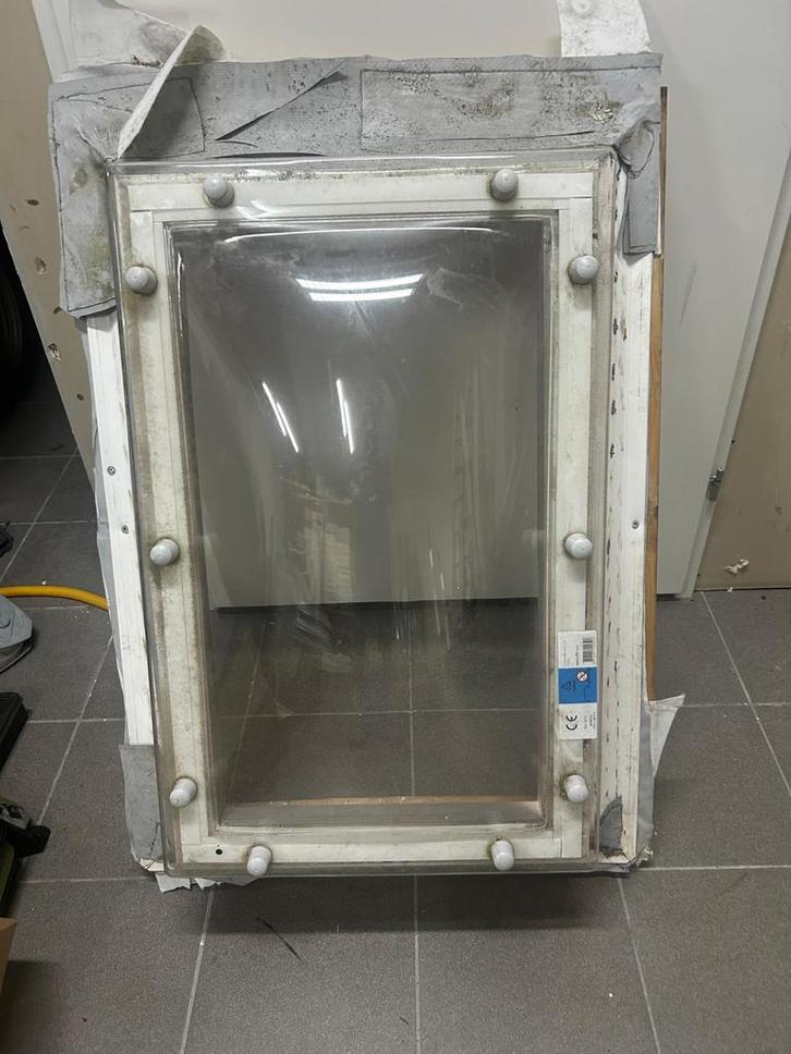 Twee lichtkoepels gebruik maar compleet, sparing 70100 cm, Doe-het-zelf en Verbouw, Glas en Ramen, Zo goed als nieuw, Dakraam