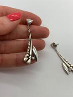 V810 Prachtige zilveren modernist oorbellen, Hangers, Ophalen of Verzenden, X, Zilver