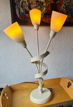 staande lamp met 3 glazen kapjes/kelken en voet van metaal, Ophalen of Verzenden, Zo goed als nieuw, Glas, 50 tot 75 cm
