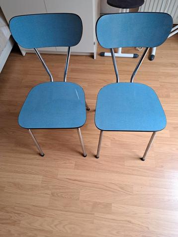 2 stuks Vintage blauwe aluminium stoeltjes onbeschadigd.