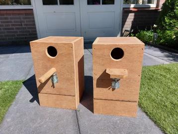 Nestkasten en vogelkooi te koop beschikbaar voor biedingen